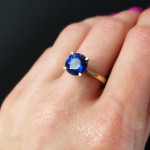 Auksinis žiedas su dideliu mėlynu safyru (z736) 2